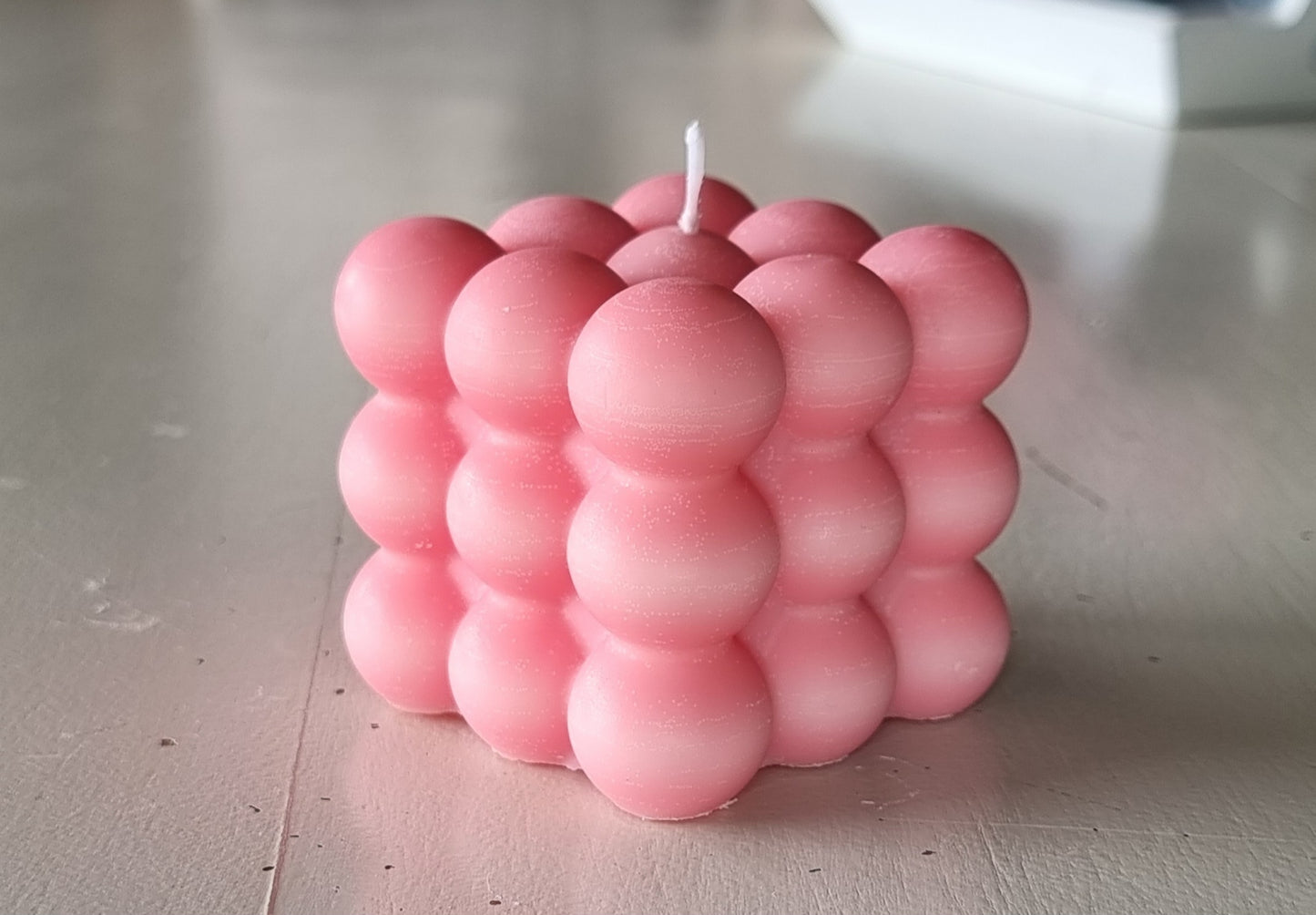 Bougie Bubble colorée et parfumée au choix - 160g
