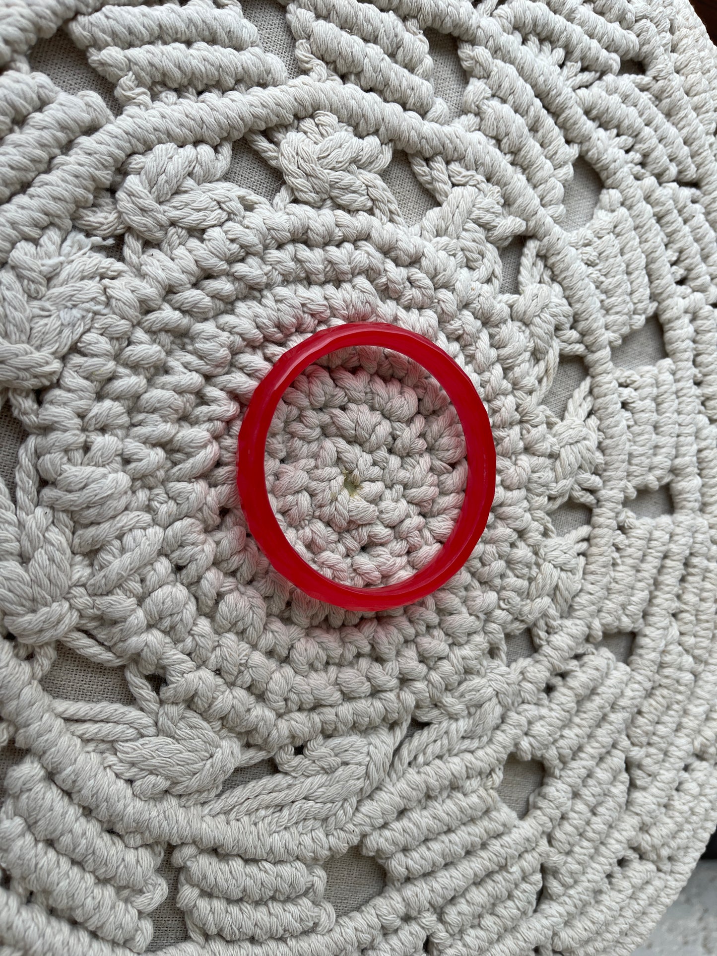 Bracelet fin à facettes géométriques