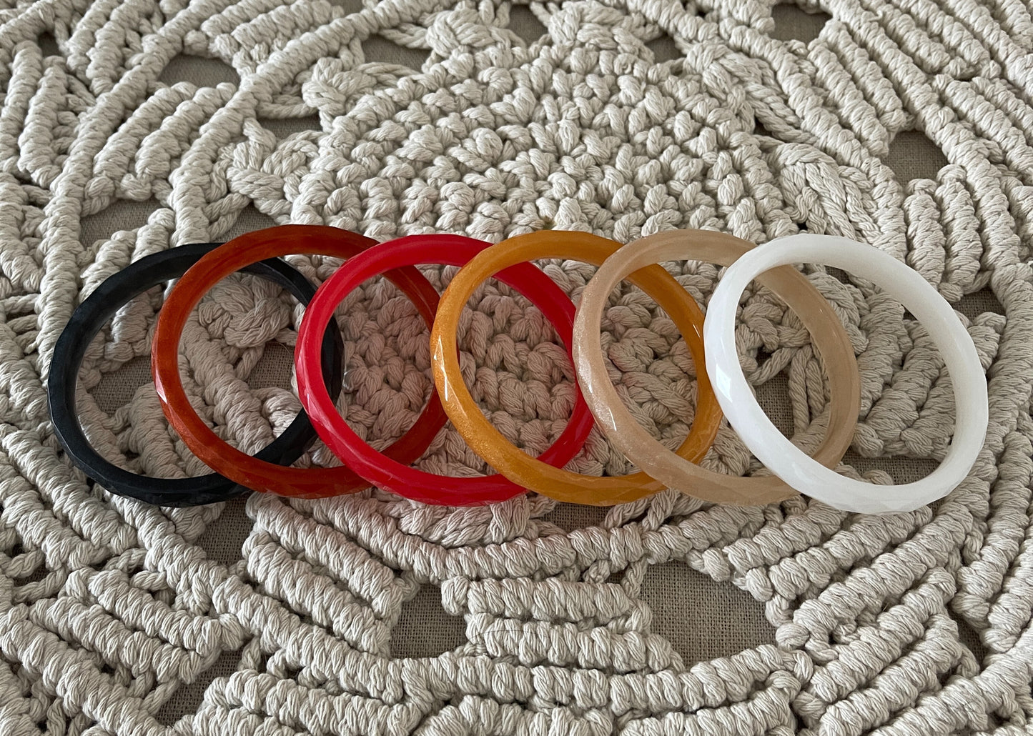 Bracelet fin à facettes géométriques